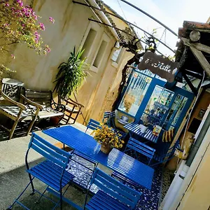 Couette-café Fa Mille Maison Bleue